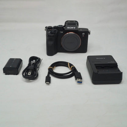 Sony Alpha a7R V Mirrorless 61MP 8K Mirrorless Camera - 7R5 A7R5 A7RV 7RV -- EUC