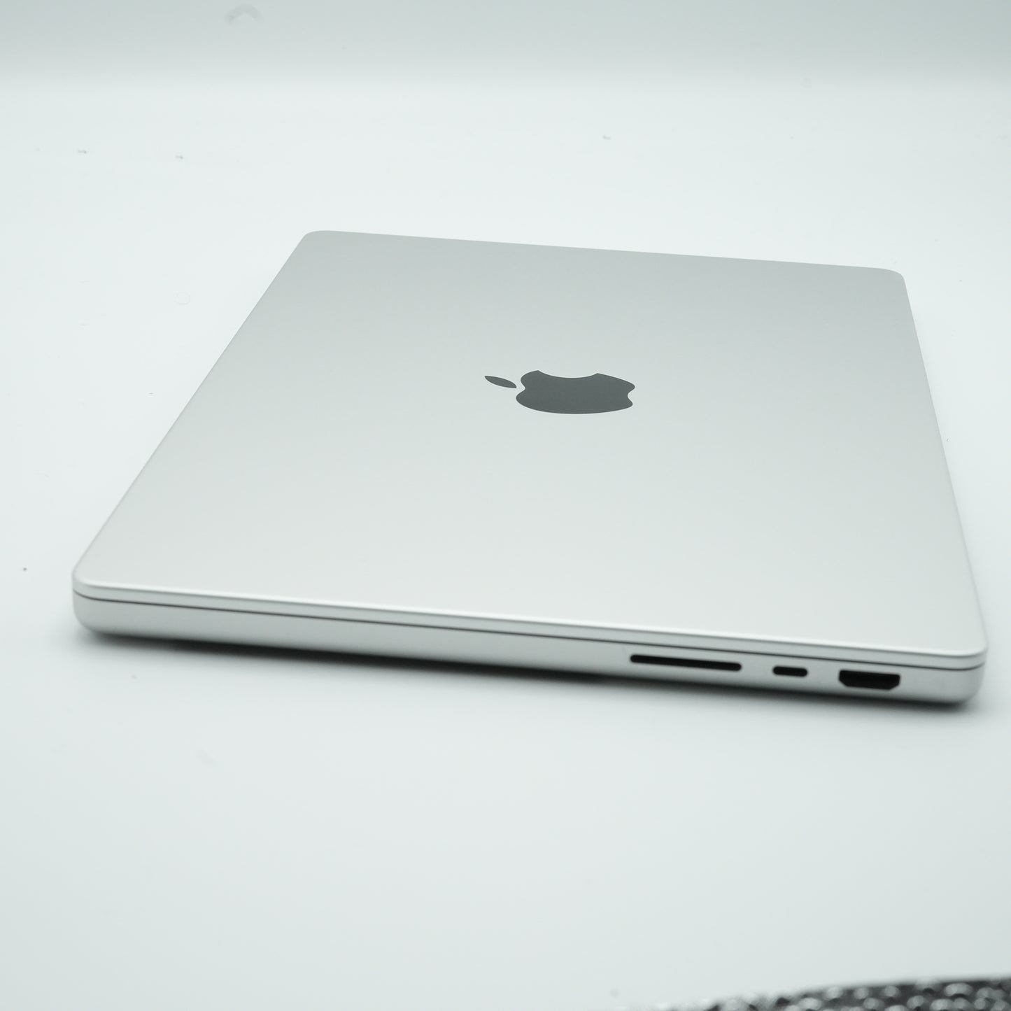 Apple 14" MacBook Pro (M4 Max, Silver) 128GB / 8TB MAXED OUT Laptop