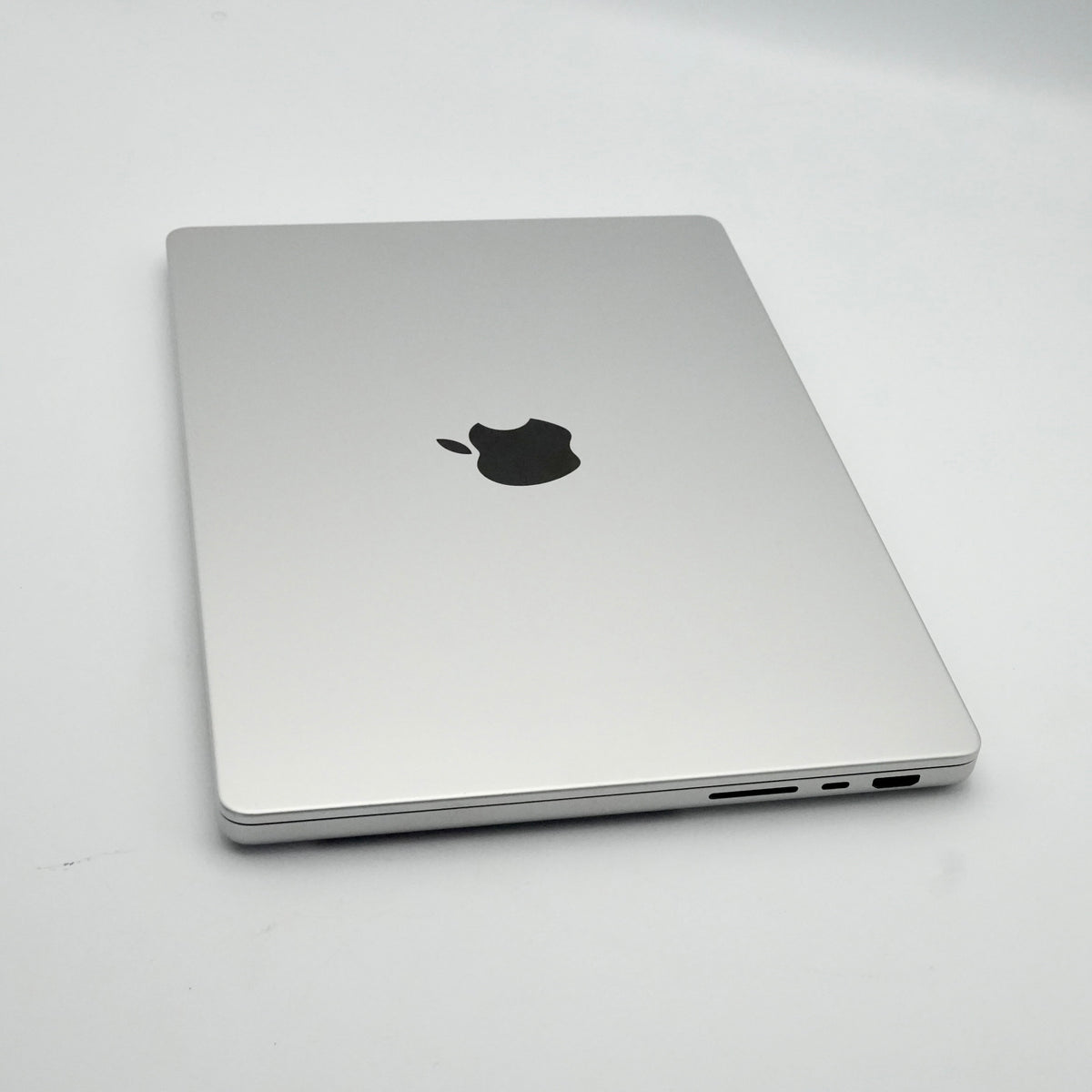 Apple 14" MacBook Pro (M4 Max, Silver) 64GB / 4TB  Laptop - Z1FB000P0