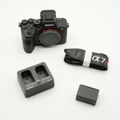 Sony a7R VI 66.8MP FF Stacked Mirrorless Camera ILCE-7RM6/B